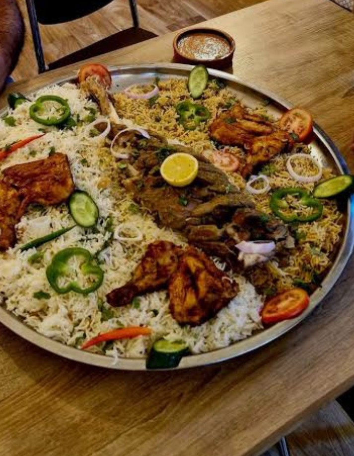 Mandi platter for four people
